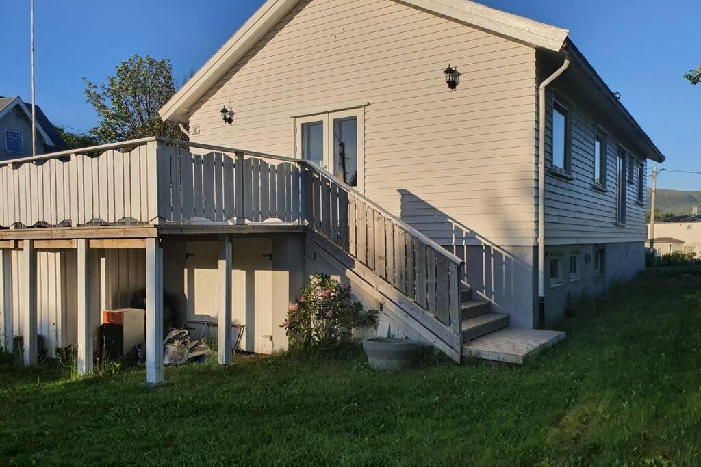 Hus Sentralt I Lofoten Apartment Leknes Ngoại thất bức ảnh